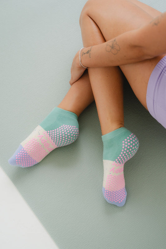 Neapolitan Ankle Grippy Socks
